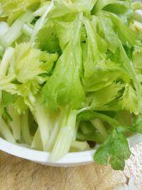 素炒芹菜的做法步骤1