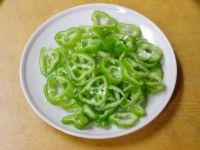 火腿青椒煎蛋的做法步骤2