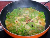 火腿青椒煎蛋的做法步骤6