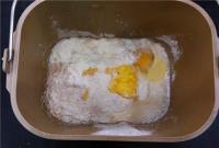 豆沙毛毛虫面包的做法步骤1