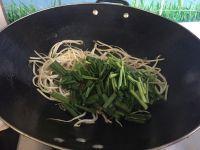 豆芽炒韭菜的做法步骤7