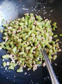 肉末豆角的做法步骤6