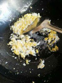 青椒玉米蛋炒饭的做法步骤2