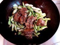 排骨炖豆角的做法步骤5