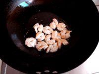 蒜苗炒虾仁的做法步骤3