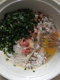 韭菜鸡蛋饼的做法步骤2