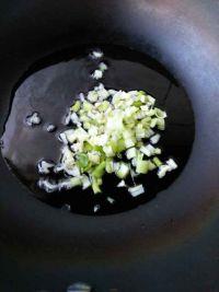 包菜炒莜面的做法步骤6