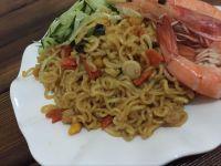 鲜虾鱼板面拌面的做法步骤5