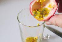 百香果蜂蜜茶的做法步骤2