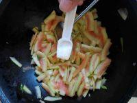 清炒西瓜皮的做法步骤7