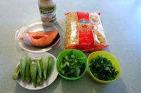 白汁三文鱼秋葵煮意粉的做法步骤1