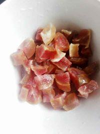 腊肠炒豆角的做法步骤2