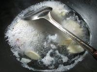 咸肉鞭笋豆腐汤的做法步骤5