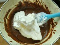 八寸可可戚风蛋糕的做法步骤5