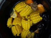 猪尾骨红萝卜玉米汤的做法步骤9