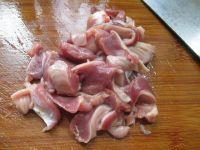 咸肉鸡胗炒白菜的做法步骤2