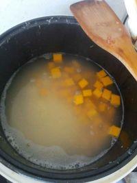 南瓜小米粥的做法步骤5
