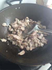 五花肉炒黑木耳的做法步骤3