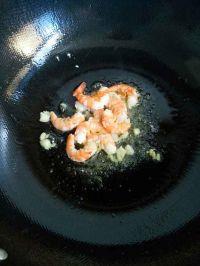 虾仁骨汤面#小虾创意料理#的做法步骤3