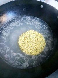 虾仁骨汤面#小虾创意料理#的做法步骤7