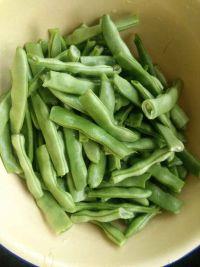 炖豆角肉块的做法步骤1