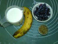 蓝莓香蕉黑麦奶饮的做法步骤1