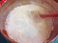 南瓜芝麻球的做法步骤5