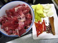 锅仔牛肉炖萝卜的做法步骤1