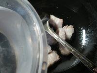 茶树菇茭白烧五花肉的做法步骤3