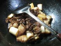 茶树菇茭白烧五花肉的做法步骤11