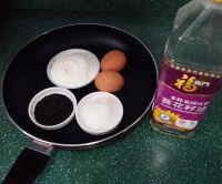 黑芝麻香酥蛋卷的做法步骤1