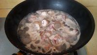 海带土豆酱猪蹄的做法步骤2